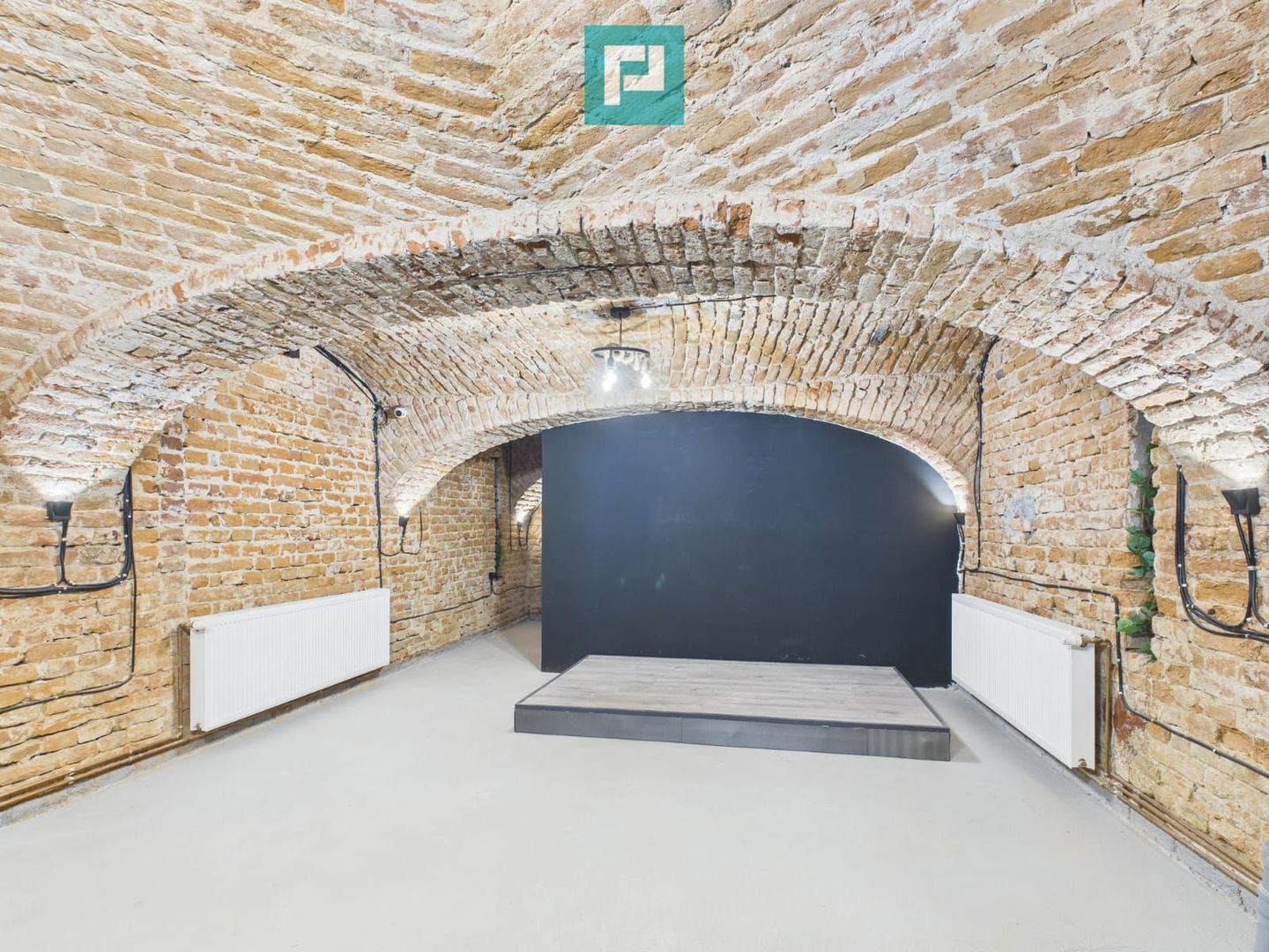 Eleganță subterană - pivniță exclusivistă Arad - Poză 9