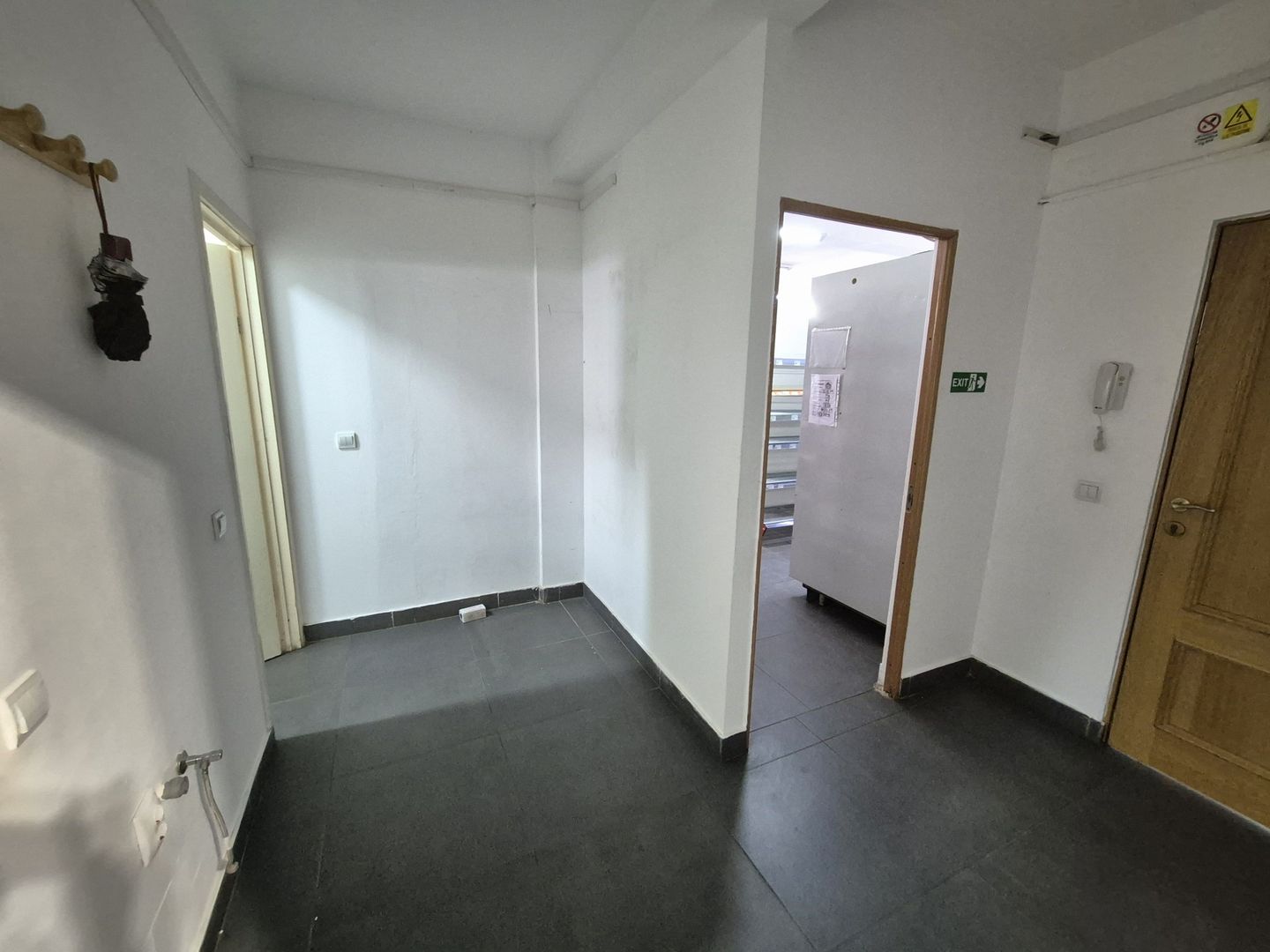 Spatiu comercial 109,54 + 2 locuri de parcare - Varteju - Poză 13
