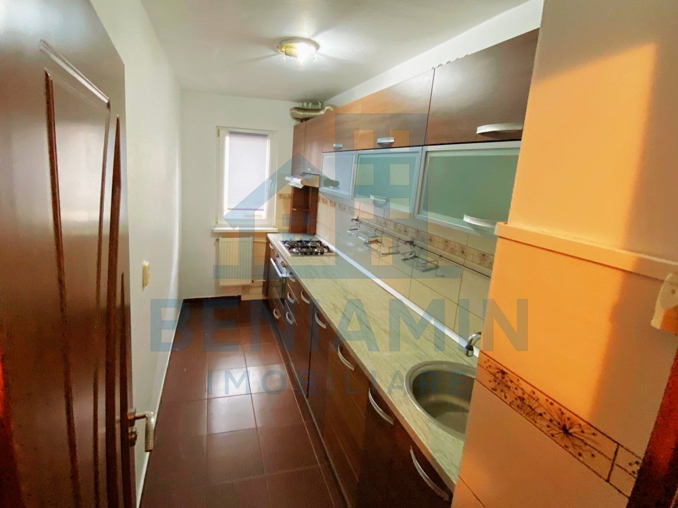 Apartament 3 camere Craiovita, etaj 3, teava de gaze - Poză 3