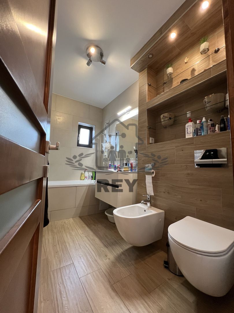 Casă de tip triplex la vânzare 6 camere /Șelimbăr /Secția 1 de Poliție - Poză 5