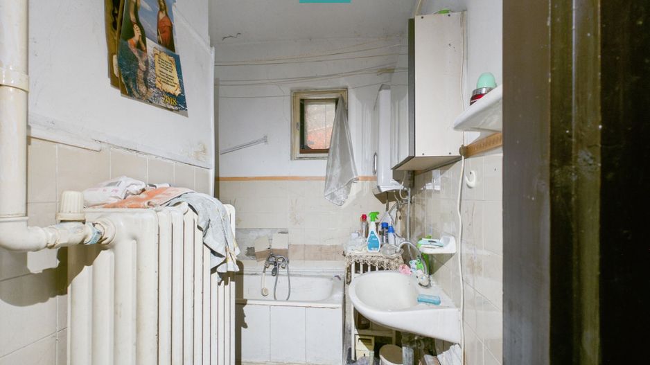Casă modestă cu 3 camere din văiugă în Bătania - Poză 15
