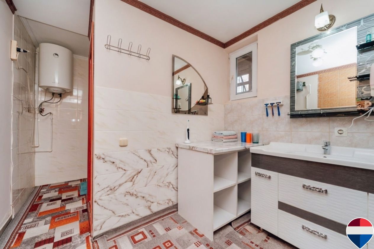 Casă de vânzare, Obileni, Hîncești ,185 m² ,16 ari, 2 garaje - Poză 9