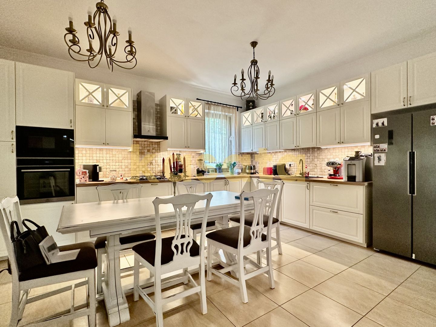 Vila care redefinește echilibrul între rafinament, spațiu și liniște - Poză 12