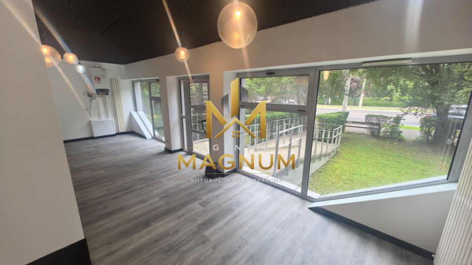 Spațiu comercial renovat, vitrină 10 m, bulevard principal, parter - Poză 1