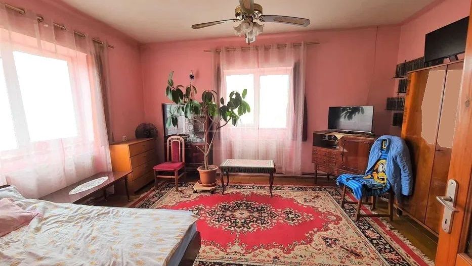 Casă cu teren generos 752 mp - ideală pentru locuință sau dezvoltare. - Poză 2