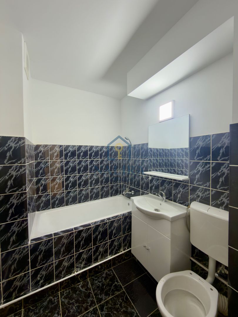 Apartament cu 3 camere et 1 + garaj - Poză 6