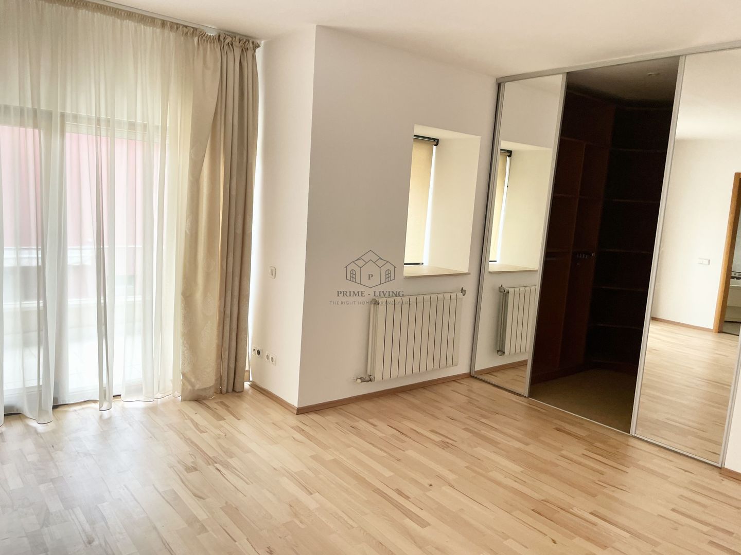 VILA CU 7 CAMERE IN COMPLEX REZIDENTIAL IN IANCU NICOLAE - Poză 9