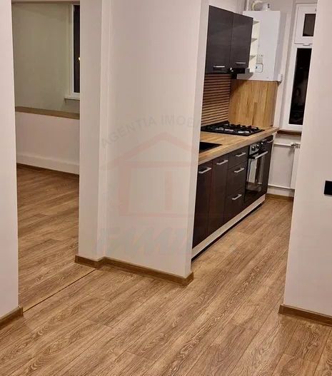 Vanzare apartament  renovat complet, zona Parfumul Teilor, etaj 1. - Poză 8