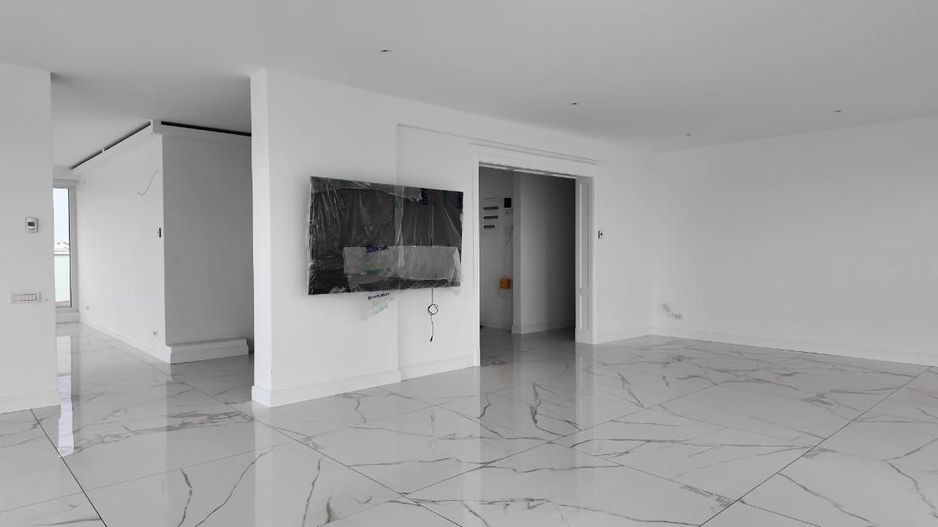 Penthouse cu 4 camere in zona Unirii, parcare si boxa in subteran - Poză 4