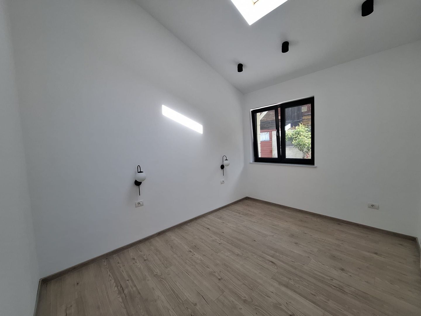 Apartament 2 camere in Vila , Centrala Proprie , Totul Nou L354 - Poză 4