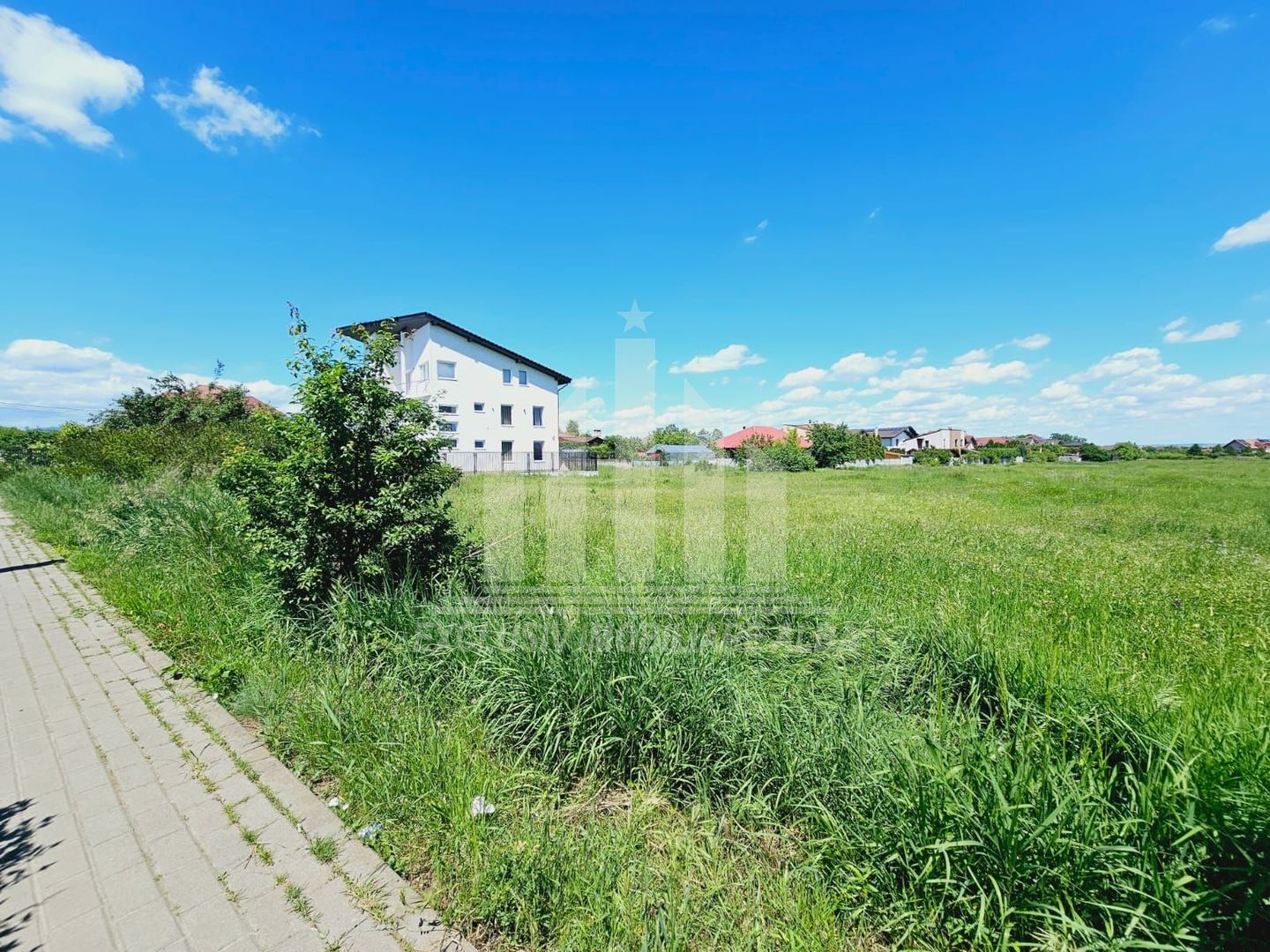 Teren intravilan pentru bloc P+3, zona centrala - Poză 1