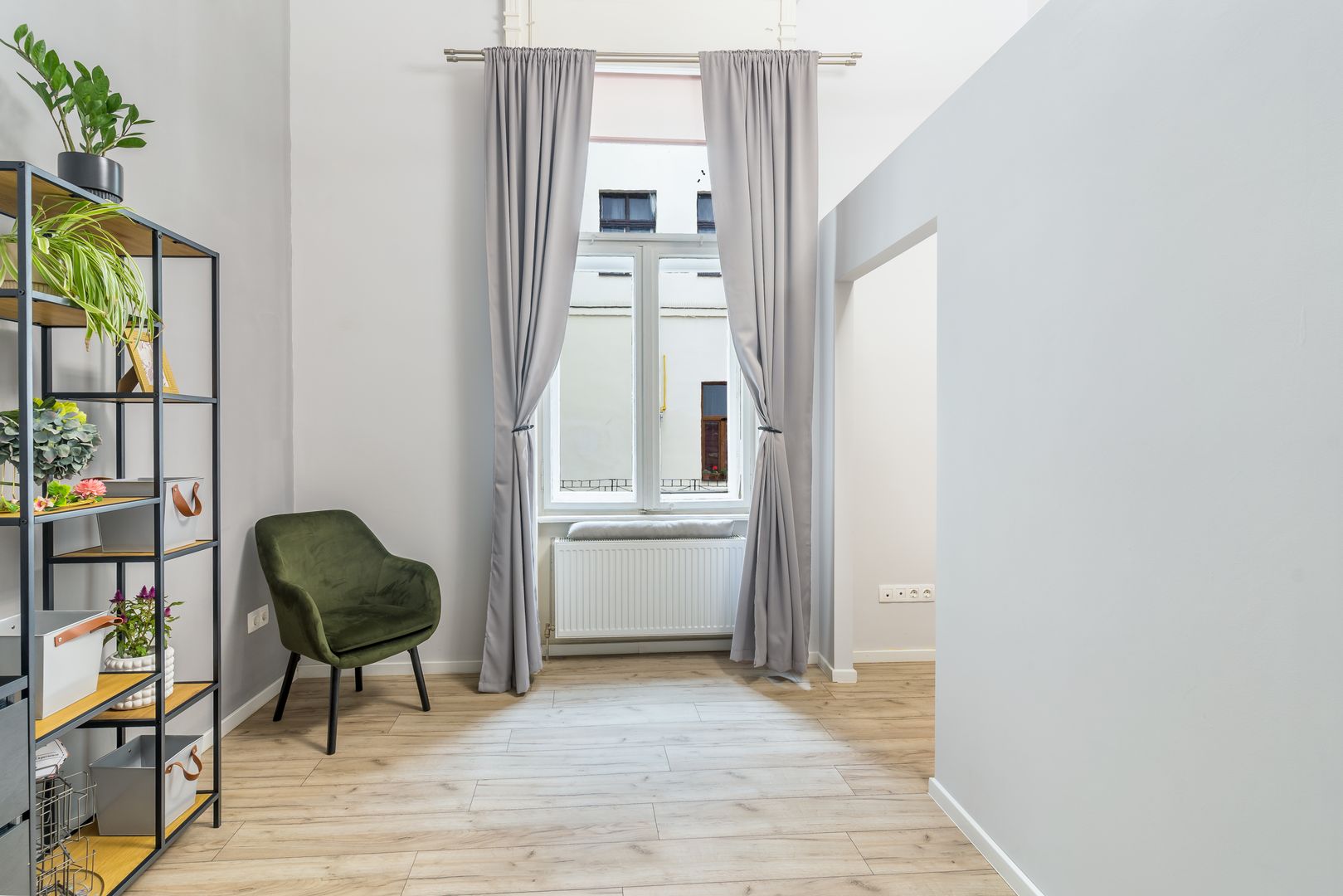 Ultracentral! Apartament renovat complet, in cladire istorica - Poză 2