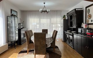 Case cu 7 camere, curte proprie + spălătorie, în Sighetu Marmației - Poză 6