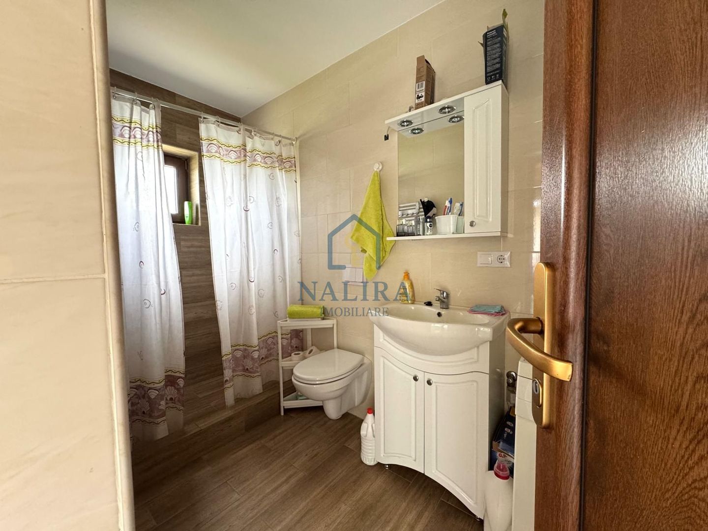 Casa de vanzare cu 14 Ari teren - Lapusel - Poză 17