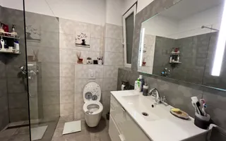 Parcare subterana si supraterana . Etaj 1 cu lift. Pozitie excelenta. - Poză 14