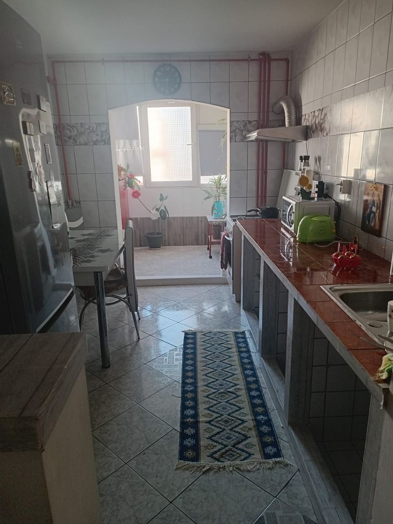 Apartament 4 camere. Zona Panselelor. Cu Centrala. - Poză 7