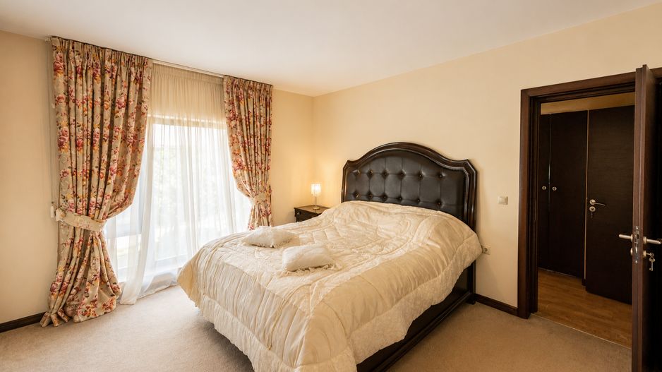 Vila cu piscina, 6 camere, 254mp utili, 815mp teren, com. Berceni - Poză 8