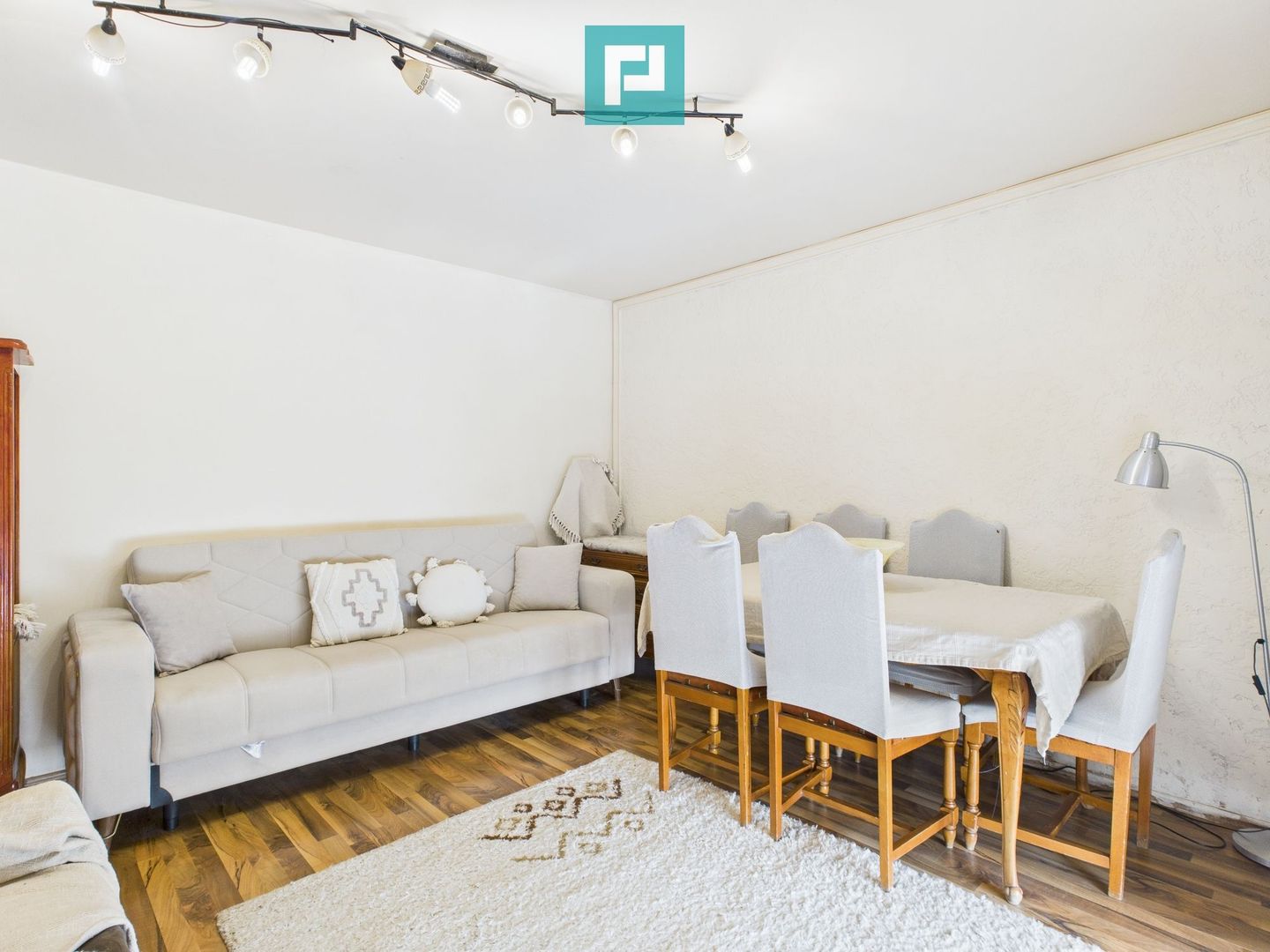 Apartament ultracentral și 2 locuri de parcare - Poză 3