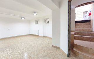 Spatiu langa Piata Catedralei, intrare din strada, str. Vasile Goldis - Poză 5
