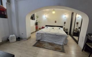 VANZARE STUDIO ULTRACENTRAL 48MP VICTORIEI ROMANA CENTRALA PROPRIE CURTE PRIVATA - Poză 1