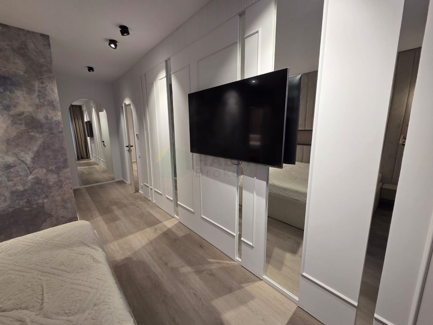 Apartament spectaculos cu grădină privată de 152 mp – disponibil spre închiriere - Poză 22