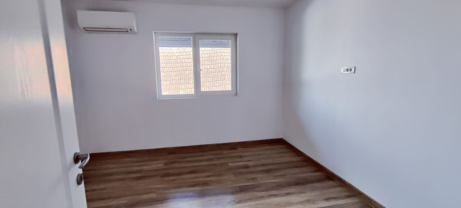 DUPLEX CERNETEAZ  140 MP UTILI + TEREN 570 MP - Poză 6