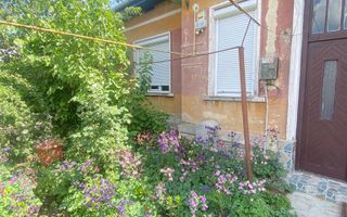 Apart la casa Bogdanestilor  curte  acces cu masina centrala proprie - Poză 21