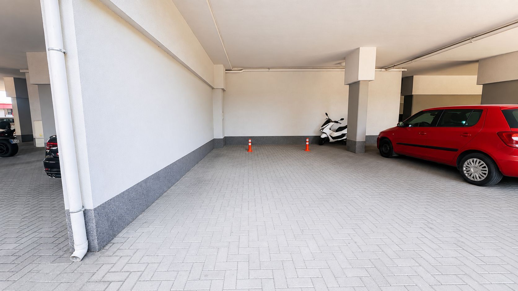 De închiriat 2 loc parcare,acoperită, la Ared R20 OMV Kaufland, Arad - Poză 2
