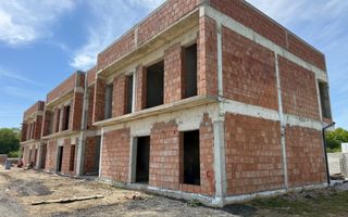 Eleganță și natură: vilă urbană exclusivistă în Tunari - Poză 3