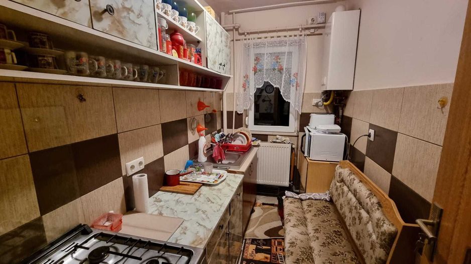 apartament de vanzare 3 camere izolat mobilat - Poză 7