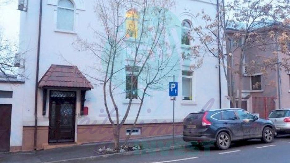 Vila RECONDITIONATA vis-a-vis de PARC - Poză 2