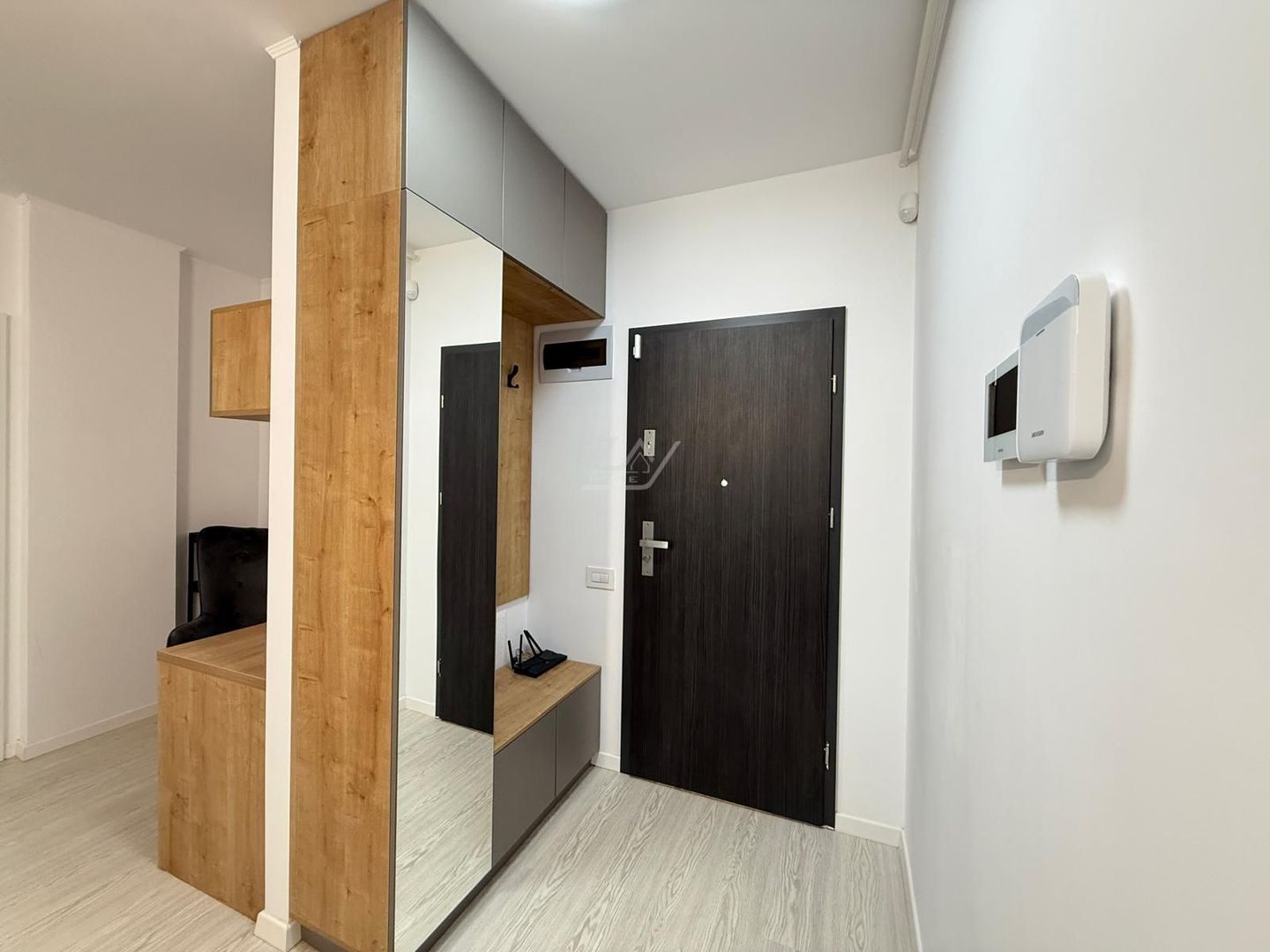 Mobilat si utilat complet. Parcare subterana. Lift. - Poză 13