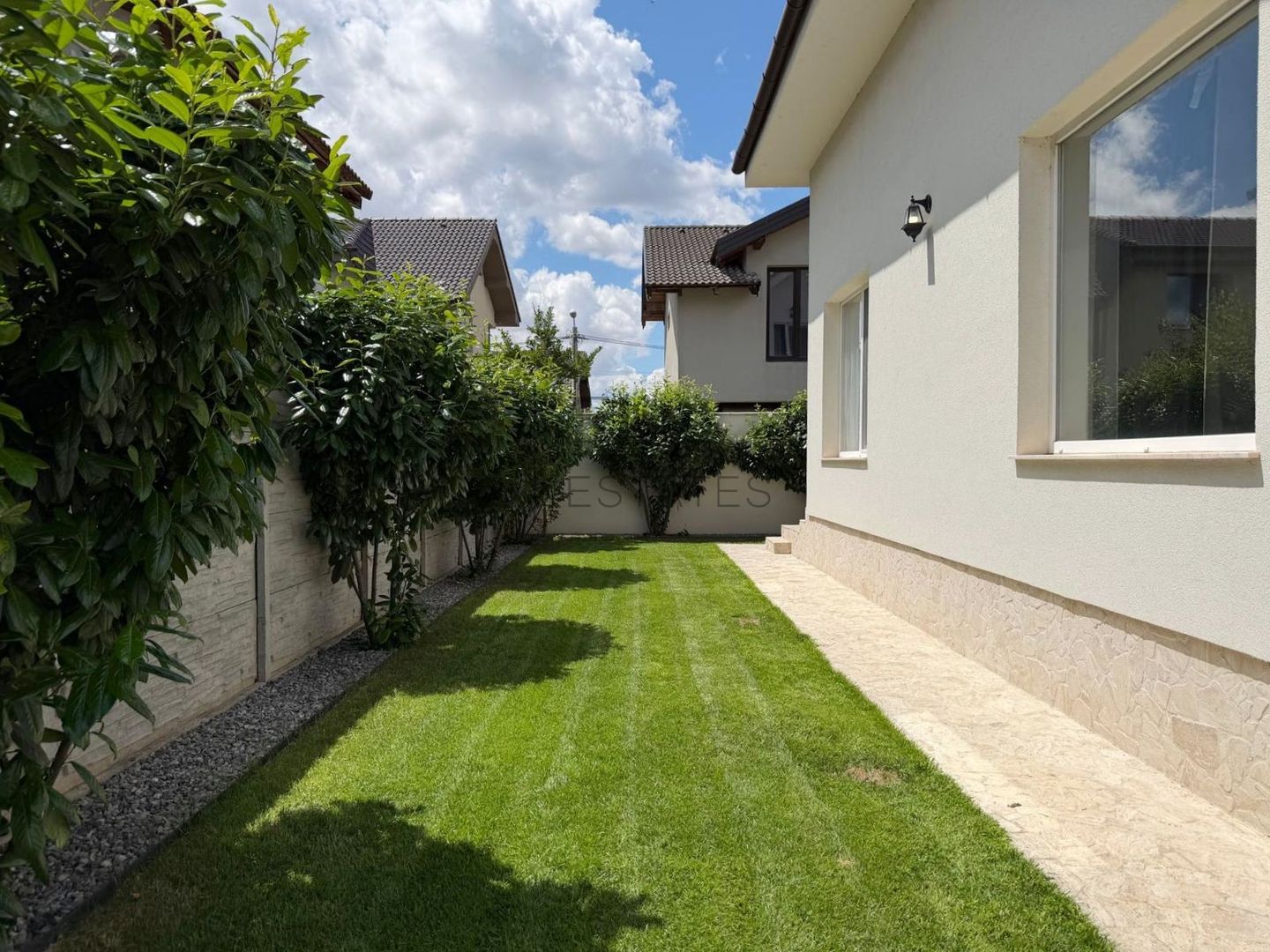 Casa cu 5 camere in Cartierul Tineretului | Prima inchirere - Poză 15
