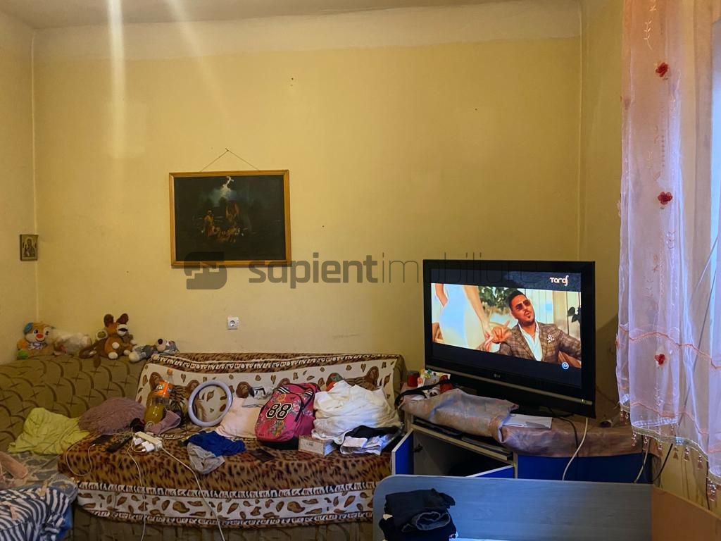 Propunem spre vanzare 2 apartamente situate in curte comuna - Poză 2