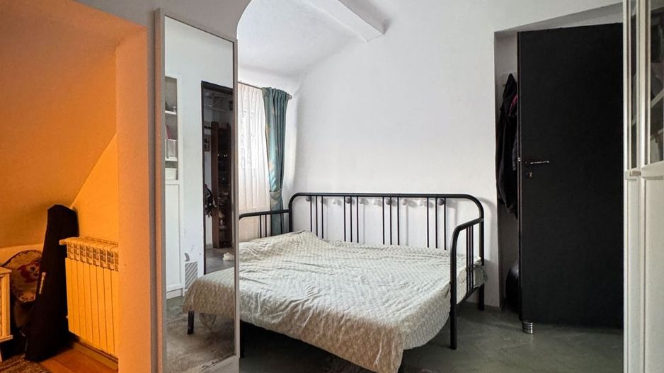 Apartament 2 camere - Domenii, etaj 2/2, centrala noua, curte, boxă, pod. - Poză 15