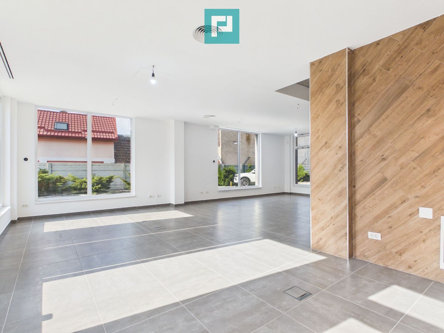 Spațiu comercial nou, 100 mp, vitrine mari, garaj - Poză 6