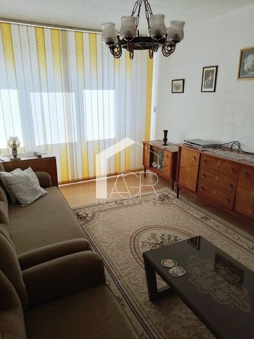 Apartament cu 3 camere, decomandat, zona Republicii - Poză 2