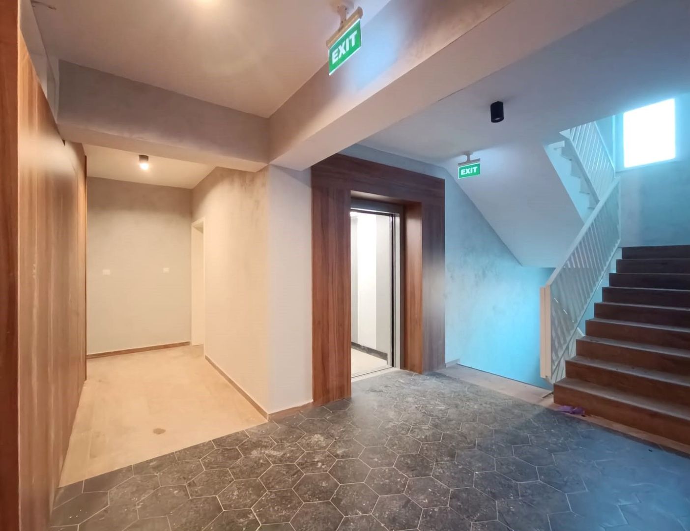 Oferim spre vanzare apartament 2 camere modern cu pereti retractabili - Poză 15