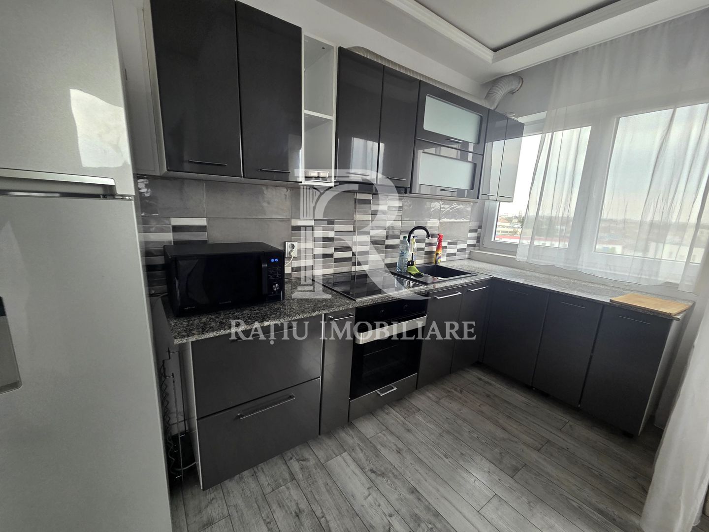 Apartament cu 3 camere | zona Salca | Oradea - Poză 2