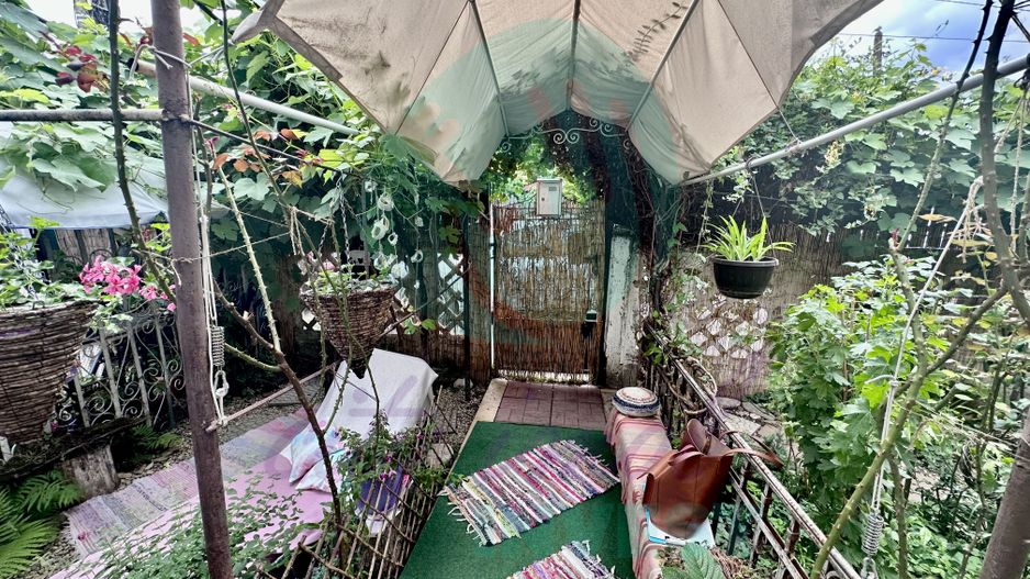 Teren de 250 mp cu casa -  la o distanta de 7 minute de statia de metrou - Poză 3