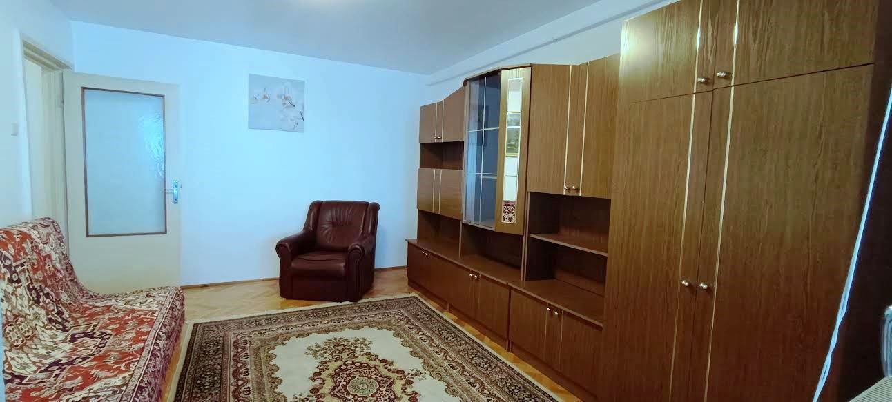 Apartament cu 3 camere in Racadau - Poză 1
