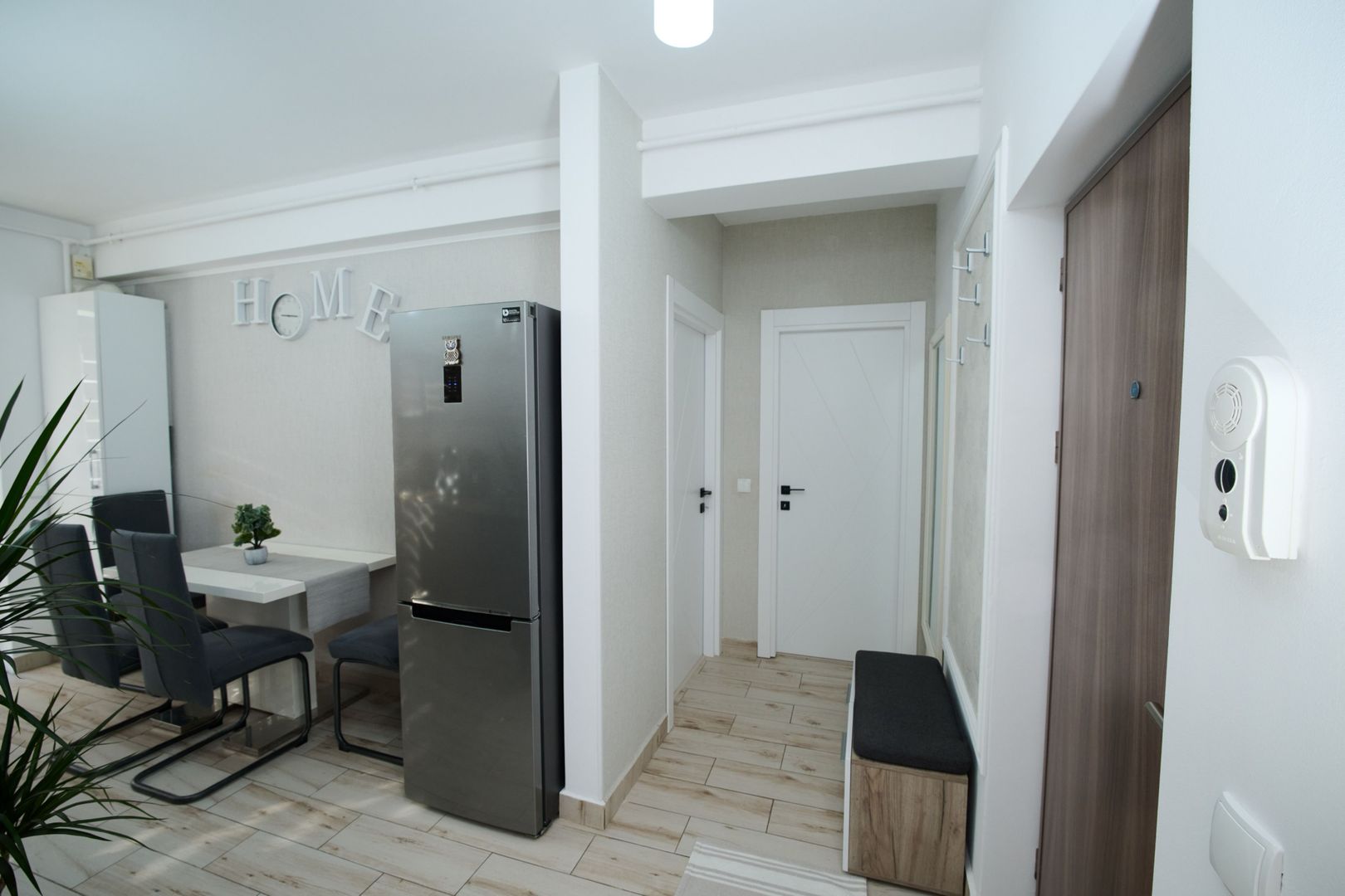 Apartament cu 2 camere, decomandat - Poză 3