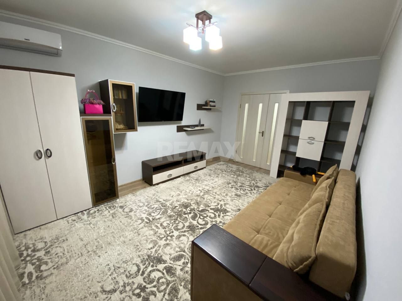 Apartament de închiriat în inima Chișinăului! - Poză 1
