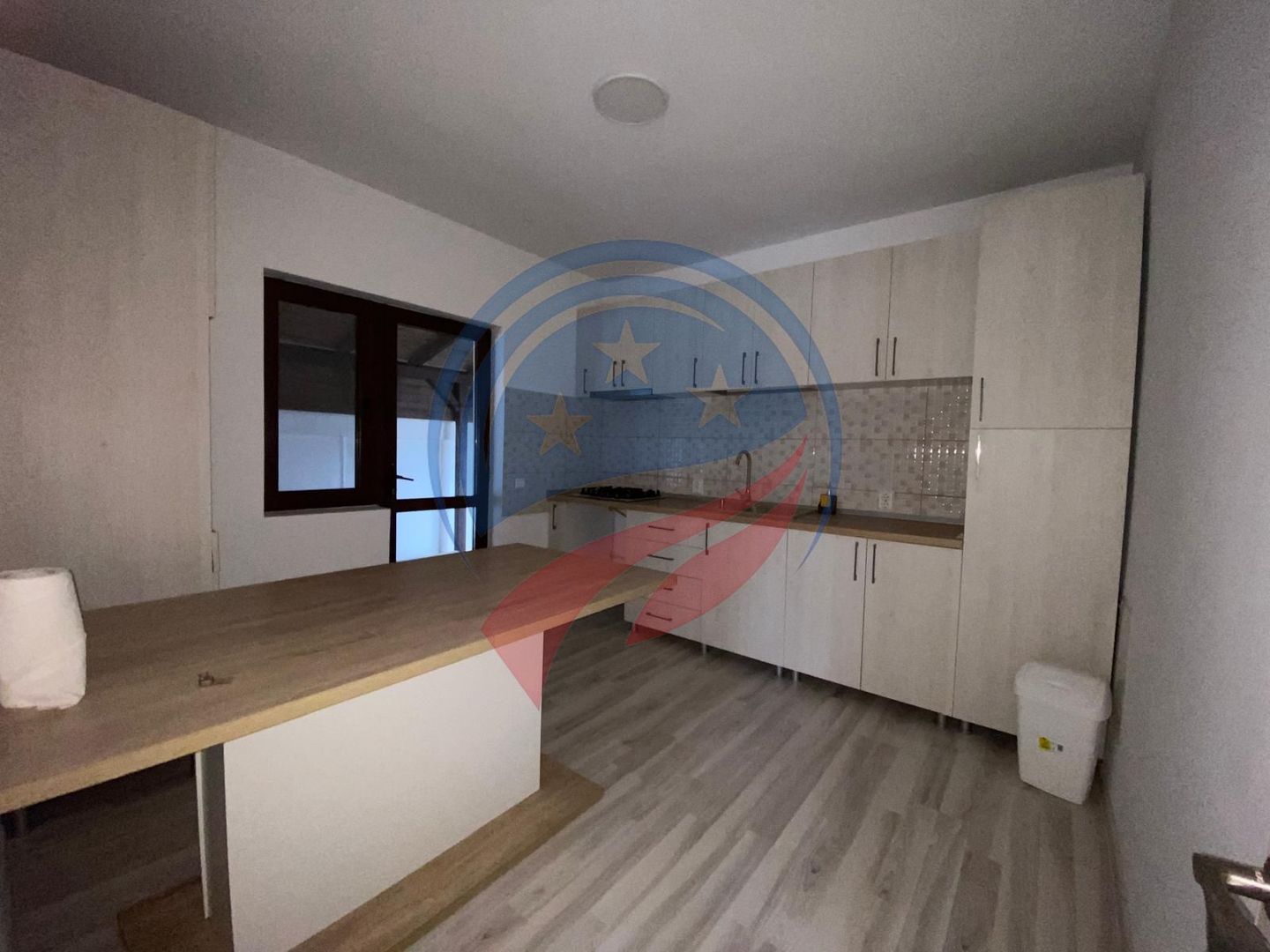 CASA FINALIZATA SI MOBILATA ZONA LAPUS - Poză 3