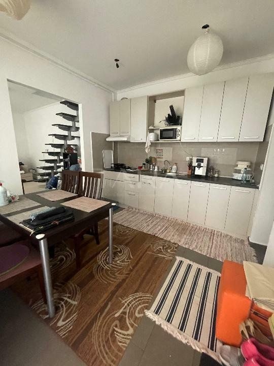 Casă cu două corpuri independente, ideală pentru locuit și închiriere - Poză 1