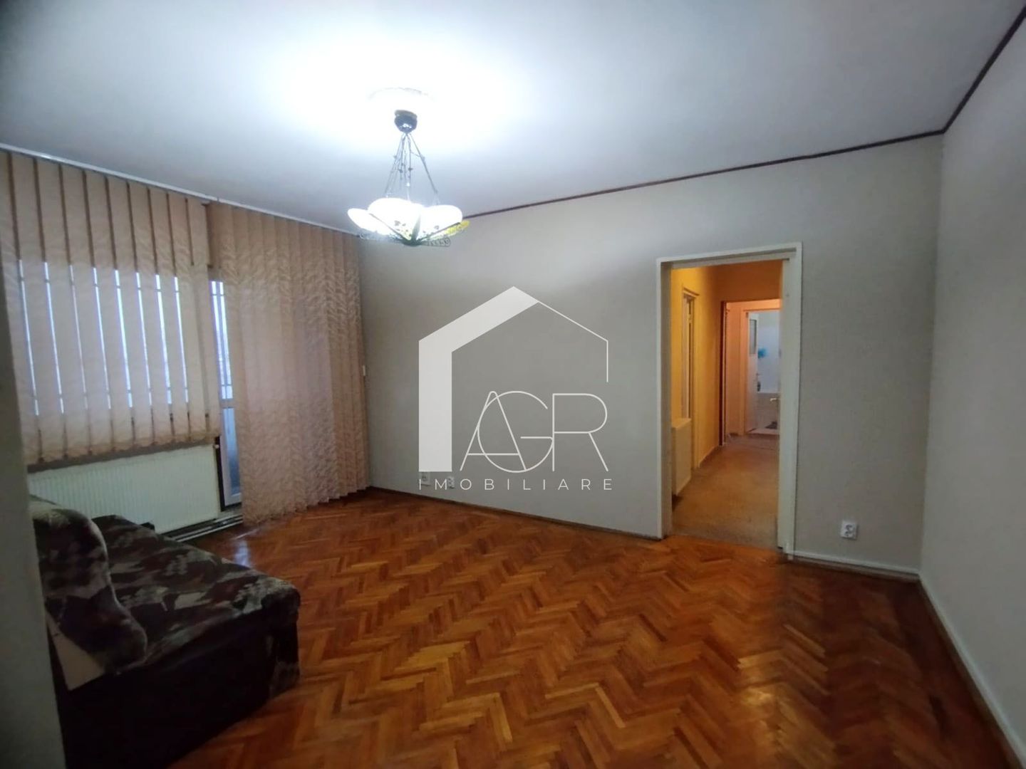 Apartament cu 4 camere, zona Nord - Poză 1
