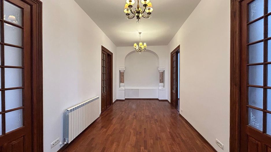 Vilă Neoclasică Arh. Enescu Cișmigiu 4 camere - Poză 2