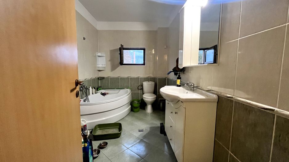 Casă spațioasă, confort ridicat, garaj și teren generos, zona Aradului - Poză 20