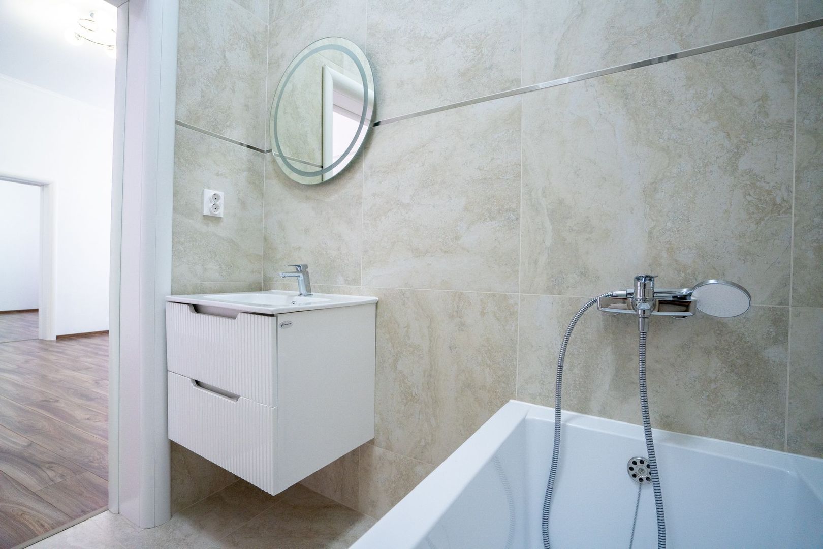Apartament cu 2 camere, casă la curte comună – Central, Oradea - Poză 14