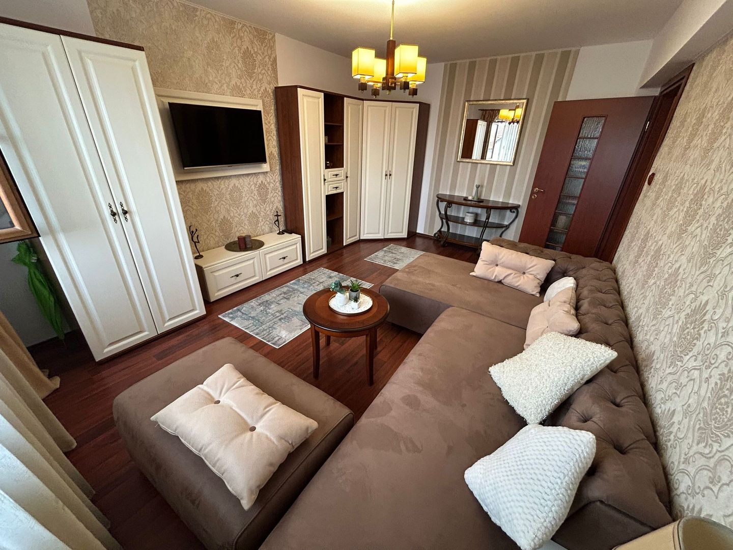 Apartament 2 camere, etaj 2 - zona Cetate - Poză 1